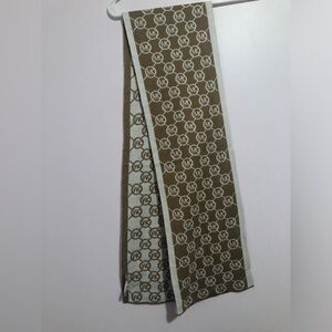 Michael kors double sided tan and white acrylic scarf MK logo